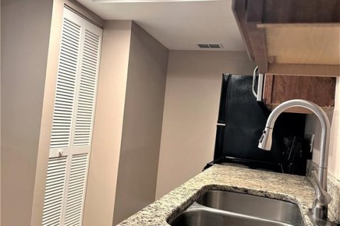 Condo in Orlando, Florida, 2 bedrooms № 2102363 - photo 11