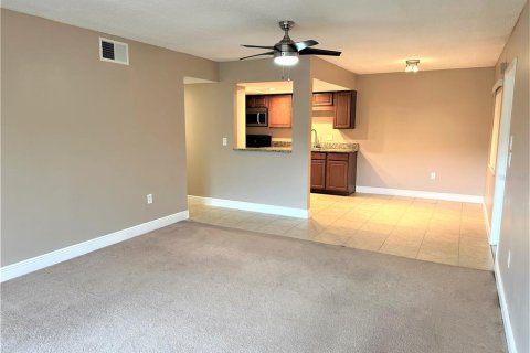 Condo in Orlando, Florida, 2 bedrooms № 2102363 - photo 15