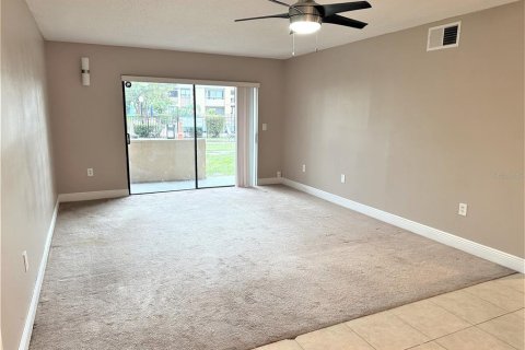 Condo in Orlando, Florida, 2 bedrooms № 2102363 - photo 12