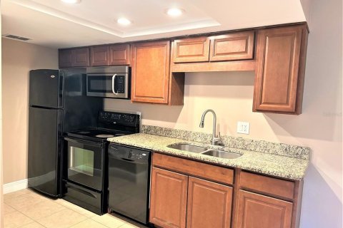 Condo in Orlando, Florida, 2 bedrooms № 2102363 - photo 9