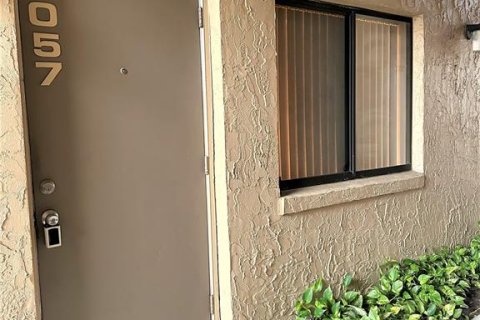 Condo in Orlando, Florida, 2 bedrooms № 2102363 - photo 2