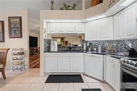 Villa ou maison à vendre à New Port Richey, Floride: 2 chambres, 149.2 m2 № 2339009 - photo 11