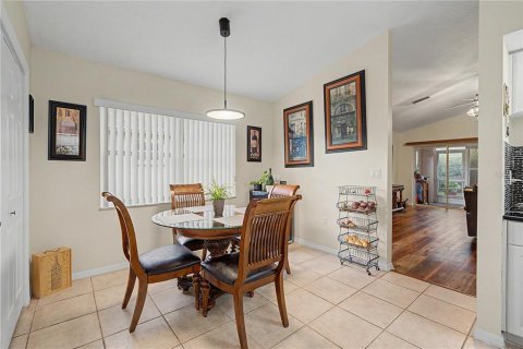 Villa ou maison à vendre à New Port Richey, Floride: 2 chambres, 149.2 m2 № 2339009 - photo 12