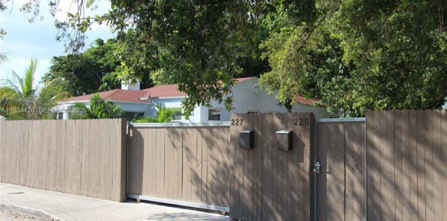 Casa en Miami, Florida 2 dormitorios, 57.6 m2 № 2009156