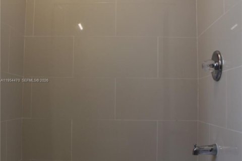 Casa en alquiler en Miami, Florida, 2 dormitorios, 57.6 m2 № 2009156 - foto 5