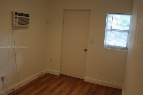 Casa en alquiler en Miami, Florida, 2 dormitorios, 57.6 m2 № 2009156 - foto 7