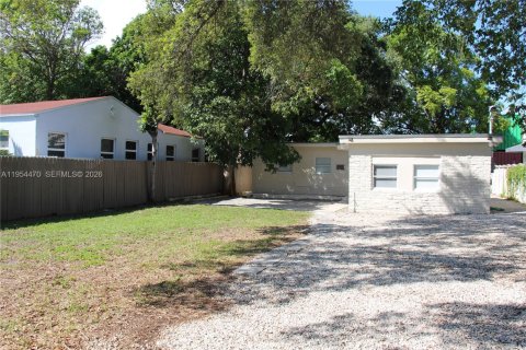 Casa en alquiler en Miami, Florida, 2 dormitorios, 57.6 m2 № 2009156 - foto 2