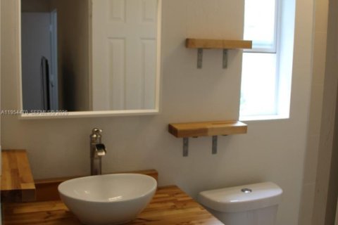 Casa en alquiler en Miami, Florida, 2 dormitorios, 57.6 m2 № 2009156 - foto 4