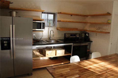 Casa en alquiler en Miami, Florida, 2 dormitorios, 57.6 m2 № 2009156 - foto 3