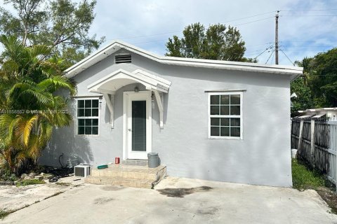 Casa en alquiler en Hollywood, Florida, 3 dormitorios, 107.4 m2 № 1887377 - foto 1