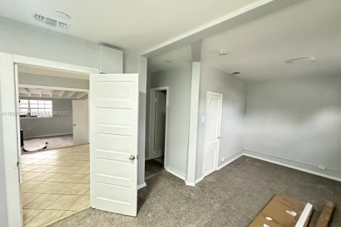 Casa en alquiler en Hollywood, Florida, 3 dormitorios, 107.4 m2 № 1887377 - foto 4