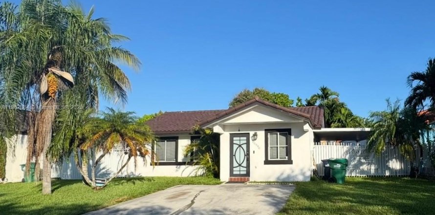 Villa ou maison à Miami, Floride 3 chambres, 125.6 m2 № 2020611