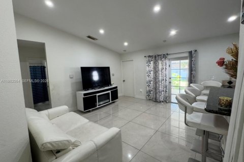 Купить виллу или дом в Майами, Флорида 3 спальни, 125.6м2, № 2020611 - фото 3