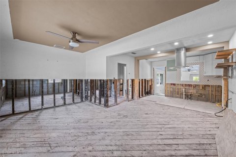 House in Saint Petersburg, Florida 2 bedrooms, 108.7 sq.m. № 1902525 - photo 8