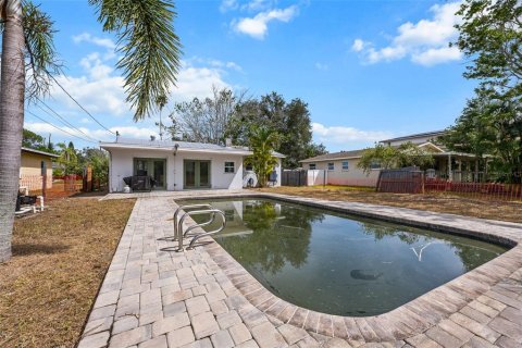 House in Saint Petersburg, Florida 2 bedrooms, 108.7 sq.m. № 1902525 - photo 6