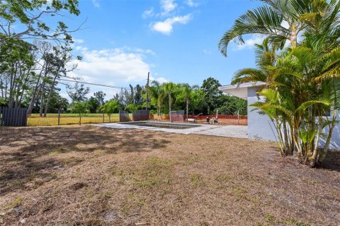 House in Saint Petersburg, Florida 2 bedrooms, 108.7 sq.m. № 1902525 - photo 7