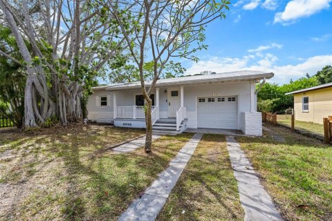 House in Saint Petersburg, Florida 2 bedrooms, 108.7 sq.m. № 1902525 - photo 18