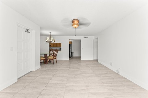 Купить кондоминиум в Уэст-Палм-Бич, Флорида 4 комнаты, 102.75м2, № 2146416 - фото 8