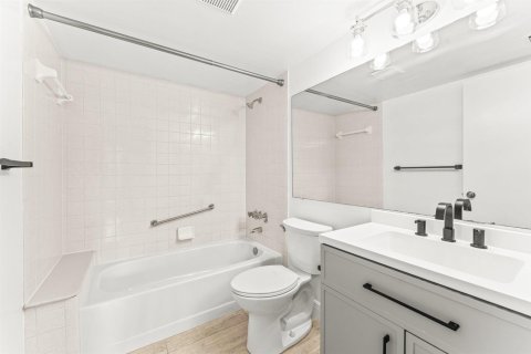 Купить кондоминиум в Уэст-Палм-Бич, Флорида 4 комнаты, 102.75м2, № 2146416 - фото 16