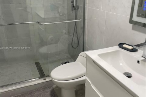 Condo in Hallandale Beach, Florida, 2 bedrooms  № 2035133 - photo 4