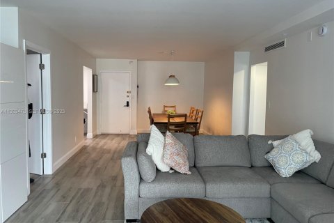 Condo in Hallandale Beach, Florida, 2 bedrooms  № 2035133 - photo 14