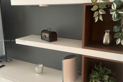 Condo in Hallandale Beach, Florida, 2 bedrooms  № 2035133 - photo 23