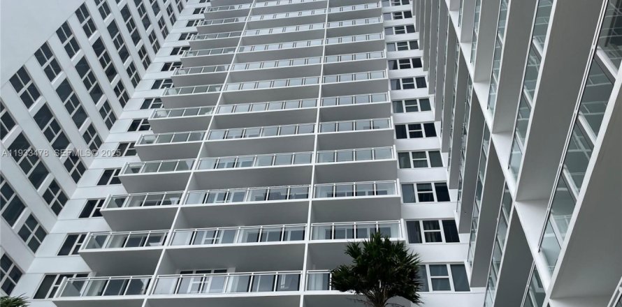 Condo in Hallandale Beach, Florida, 2 bedrooms  № 2035133