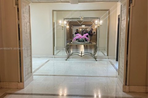 Condo in Hallandale Beach, Florida, 2 bedrooms  № 2035133 - photo 28