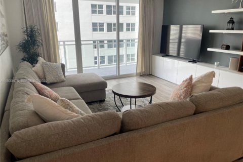 Condo in Hallandale Beach, Florida, 2 bedrooms  № 2035133 - photo 15