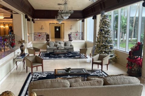 Condo in Hallandale Beach, Florida, 2 bedrooms  № 2035133 - photo 27