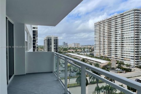Condo in Hallandale Beach, Florida, 2 bedrooms  № 2035133 - photo 7