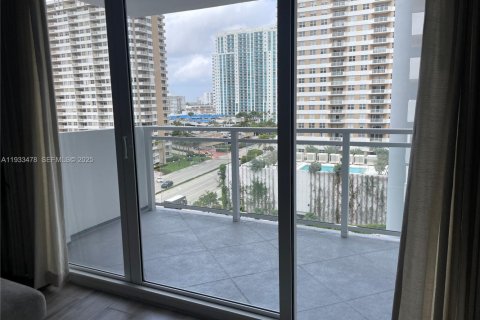 Condo in Hallandale Beach, Florida, 2 bedrooms  № 2035133 - photo 6