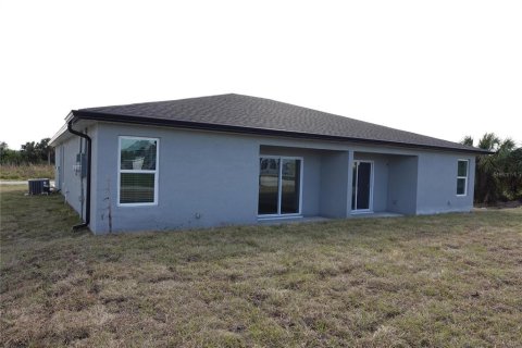 Propiedad comercial en venta en Port Charlotte, Florida, 6 dormitorios, 215.9 m2 № 1812721 - foto 4