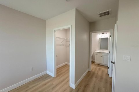 Propiedad comercial en venta en Port Charlotte, Florida, 6 dormitorios, 215.9 m2 № 1812721 - foto 15