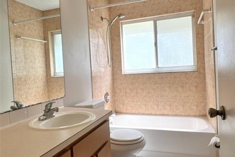 Casa en alquiler en Brandon, Florida, 3 dormitorios, 172.61 m2 № 1833254 - foto 9