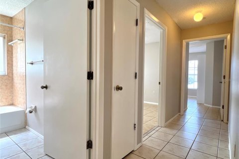 Casa en alquiler en Brandon, Florida, 3 dormitorios, 172.61 m2 № 1833254 - foto 8