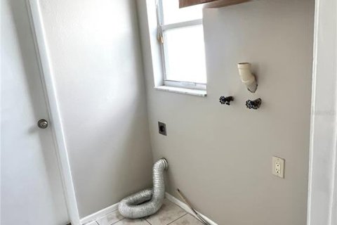 Casa en alquiler en Brandon, Florida, 3 dormitorios, 172.61 m2 № 1833254 - foto 3