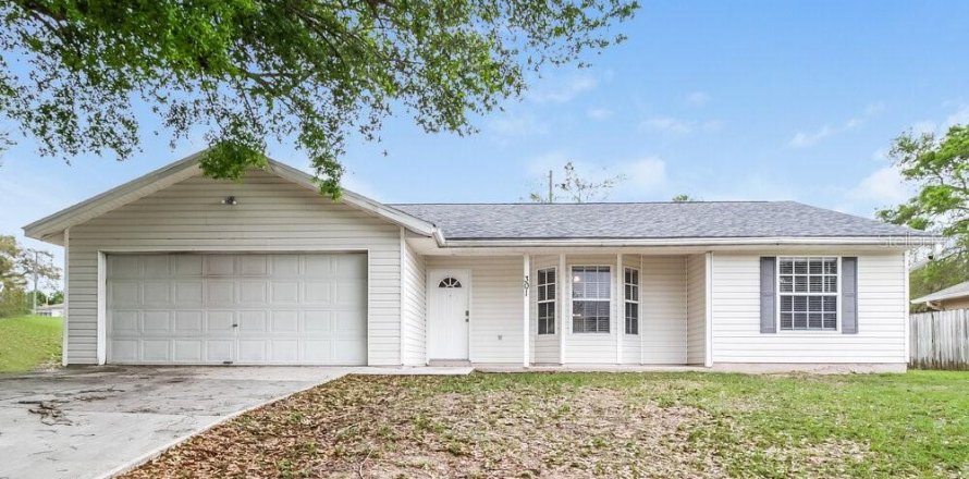 Villa ou maison à Eustis, Floride 3 chambres, 119.66 m2 № 2413524