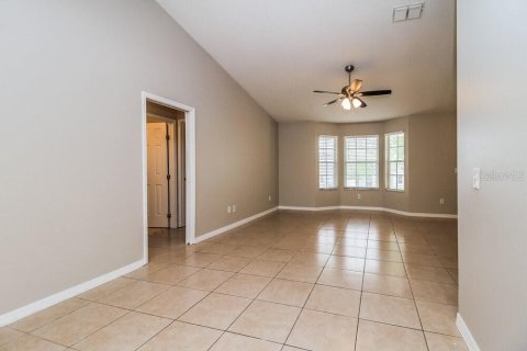 Villa ou maison à louer à Eustis, Floride: 3 chambres, 119.66 m2 № 2413524 - photo 5