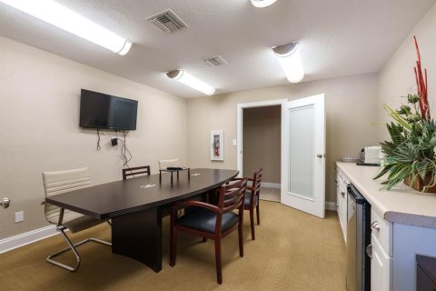 Immobilier commercial à louer à Tampa, Floride: 720.46 m2 № 1856484 - photo 10