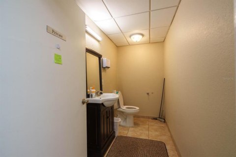 Immobilier commercial à louer à Tampa, Floride: 720.46 m2 № 1856484 - photo 3