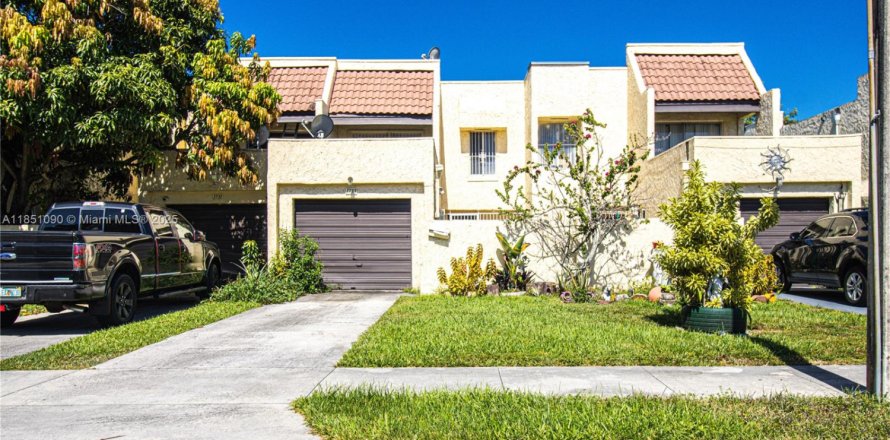 Adosado en Lauderhill, Florida 3 dormitorios, 143.07 m2 № 1858127