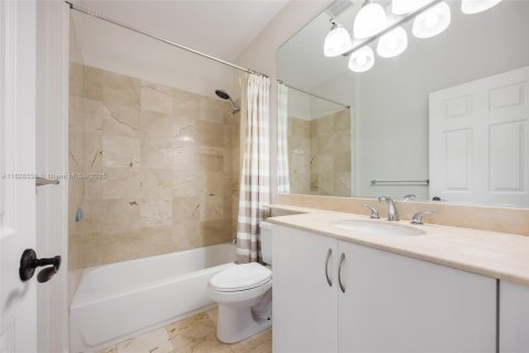 Touwnhouse à vendre à Miami, Floride: 3 chambres, 132.39 m2 № 1801044 - photo 14
