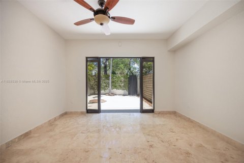 Touwnhouse à vendre à Miami, Floride: 3 chambres, 132.39 m2 № 1801044 - photo 5
