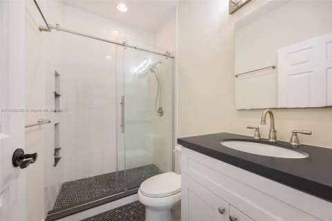 Touwnhouse à vendre à Miami, Floride: 3 chambres, 132.39 m2 № 1801044 - photo 12
