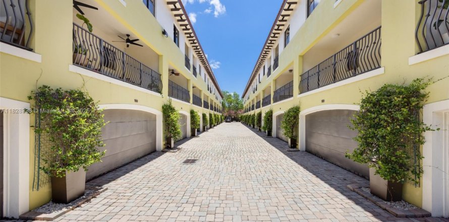Touwnhouse à Miami, Floride 3 chambres, 132.39 m2 № 1801044