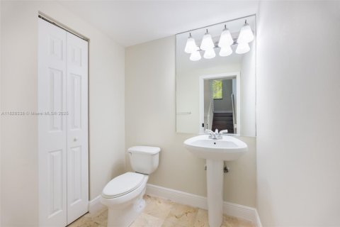 Touwnhouse à vendre à Miami, Floride: 3 chambres, 132.39 m2 № 1801044 - photo 16