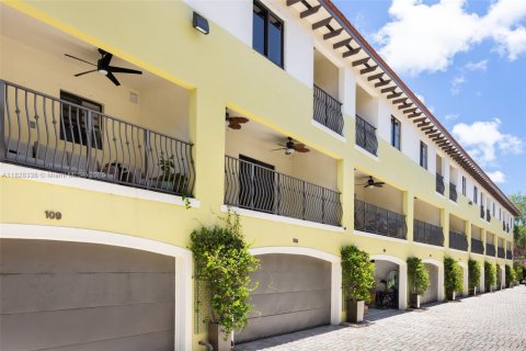 Touwnhouse à vendre à Miami, Floride: 3 chambres, 132.39 m2 № 1801044 - photo 2