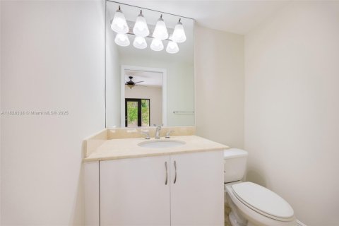 Touwnhouse à vendre à Miami, Floride: 3 chambres, 132.39 m2 № 1801044 - photo 15