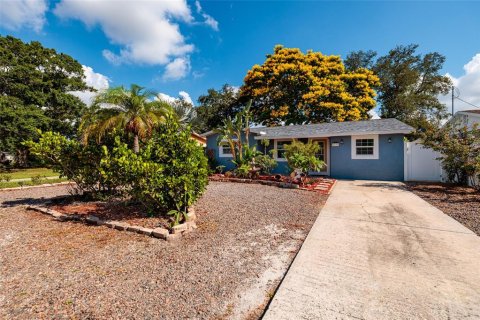 House in Saint Petersburg, Florida 3 bedrooms, 114.64 sq.m. № 2210932 - photo 5